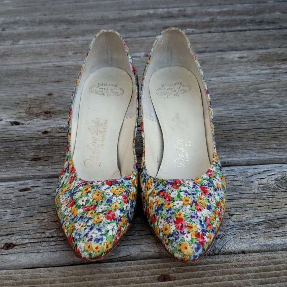 Palter DeLiso Vintage Floral Pointed Toe Pump 9